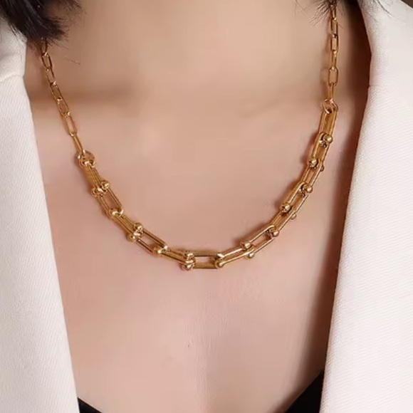 U Link Gold Plated Horseshoe Chain Necklace - Picture 10 of 11